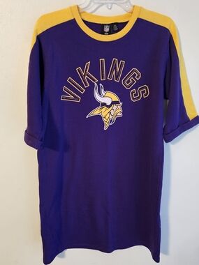 NWOT NFL Minnesota Vikings Purple and Yellow Cuffed ShortSleeve Sweatshirt Dress